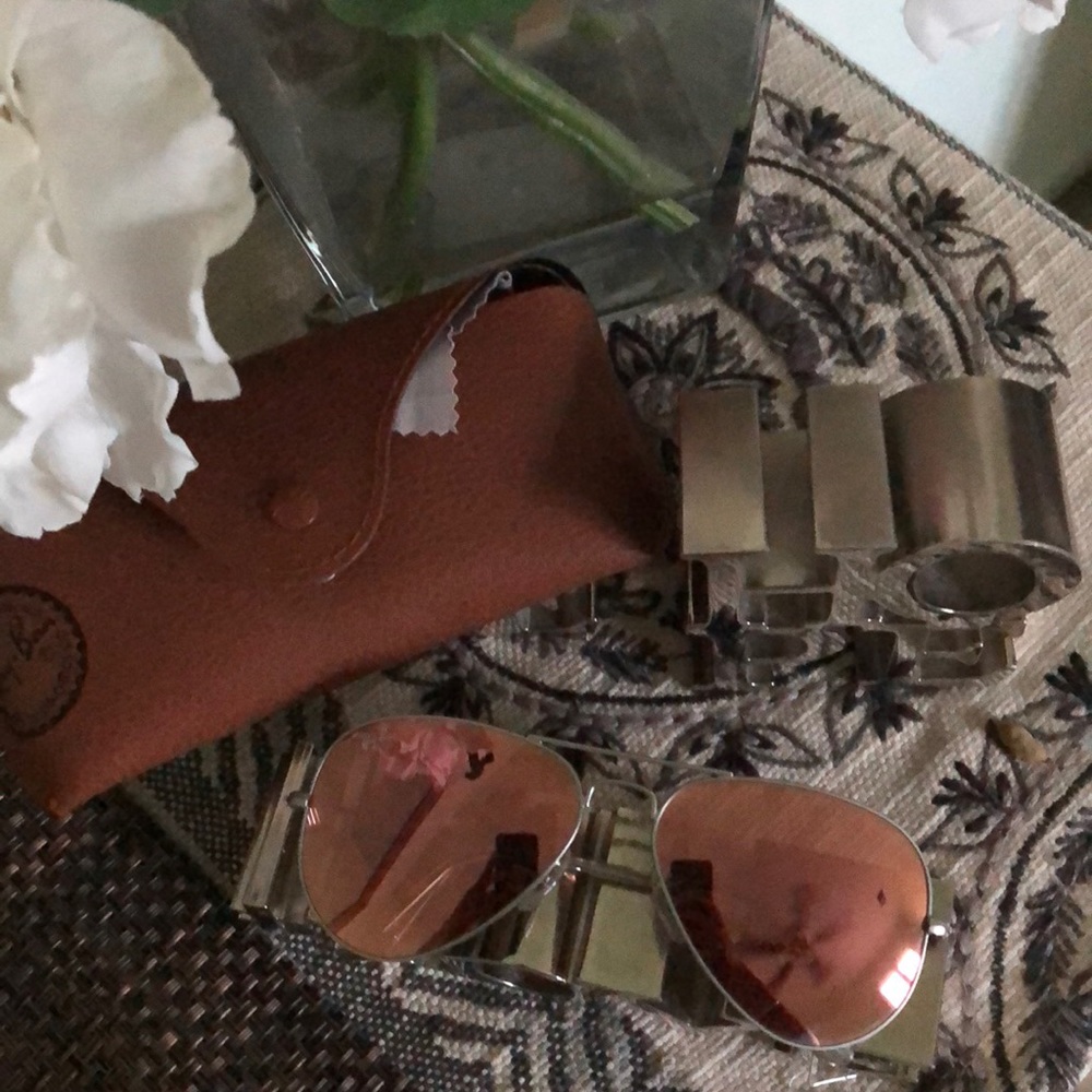 Pink mirrored ray bans